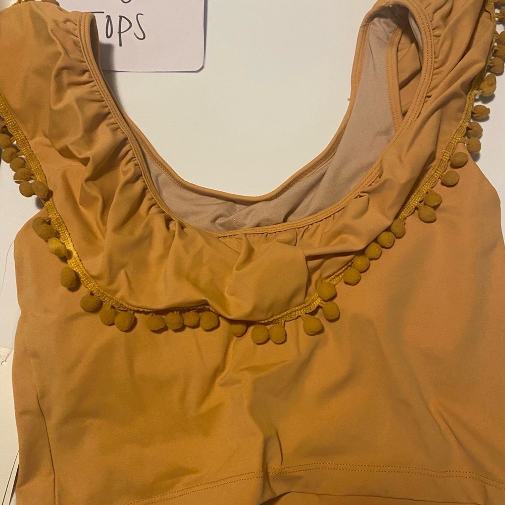 Kortni Jeane Flounce Top - Picture 2 of 5